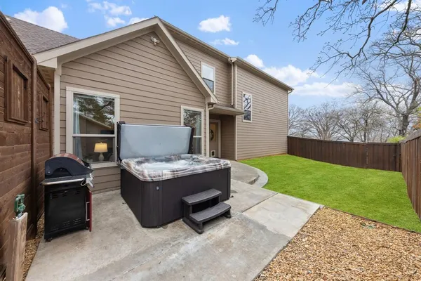 $949,000 | 120 Coffee Circle, Pottsboro, TX 75076