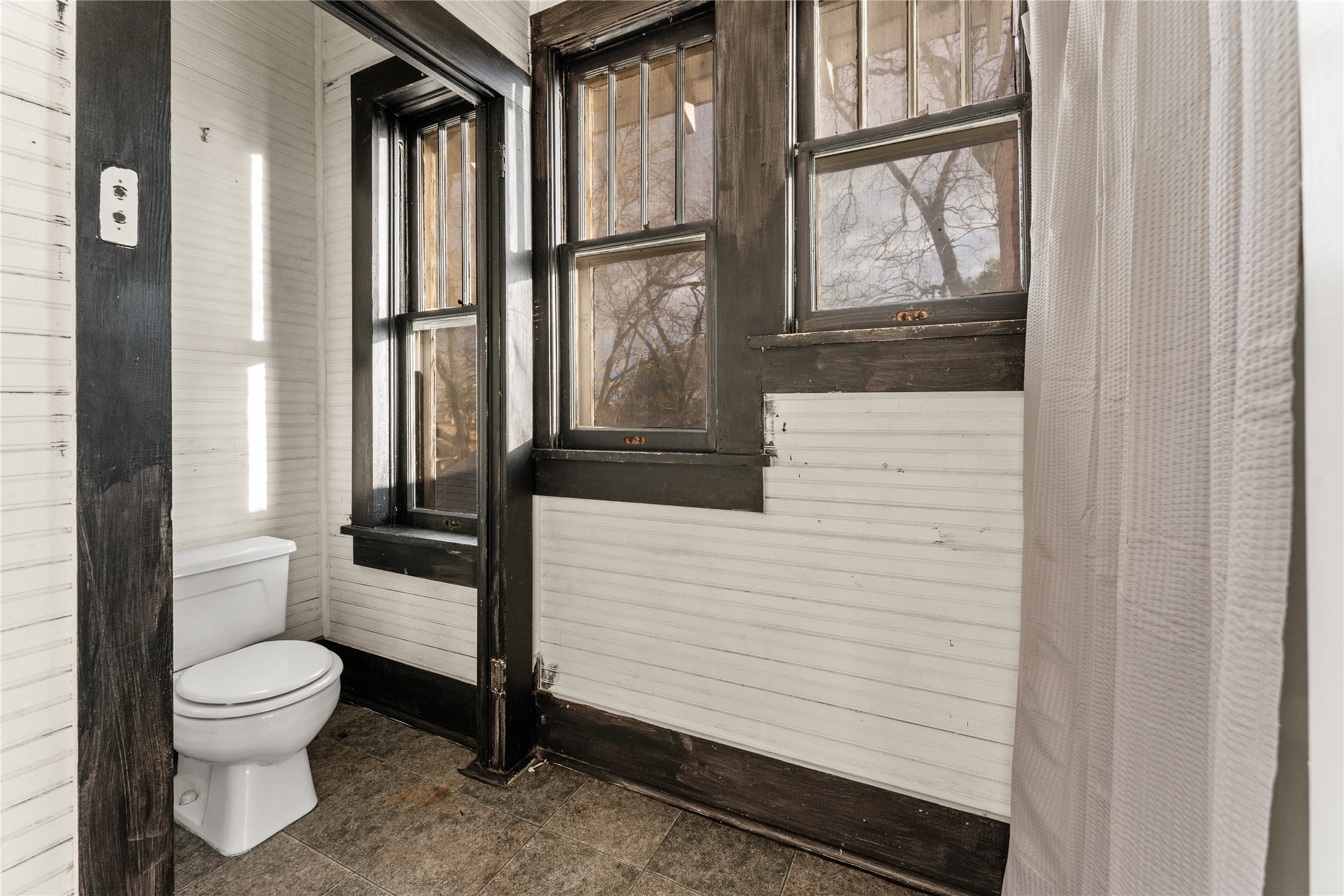 501 East 6th Street Cameron, TX 76520 - Photo 38 of 39 Bathroom with toilet