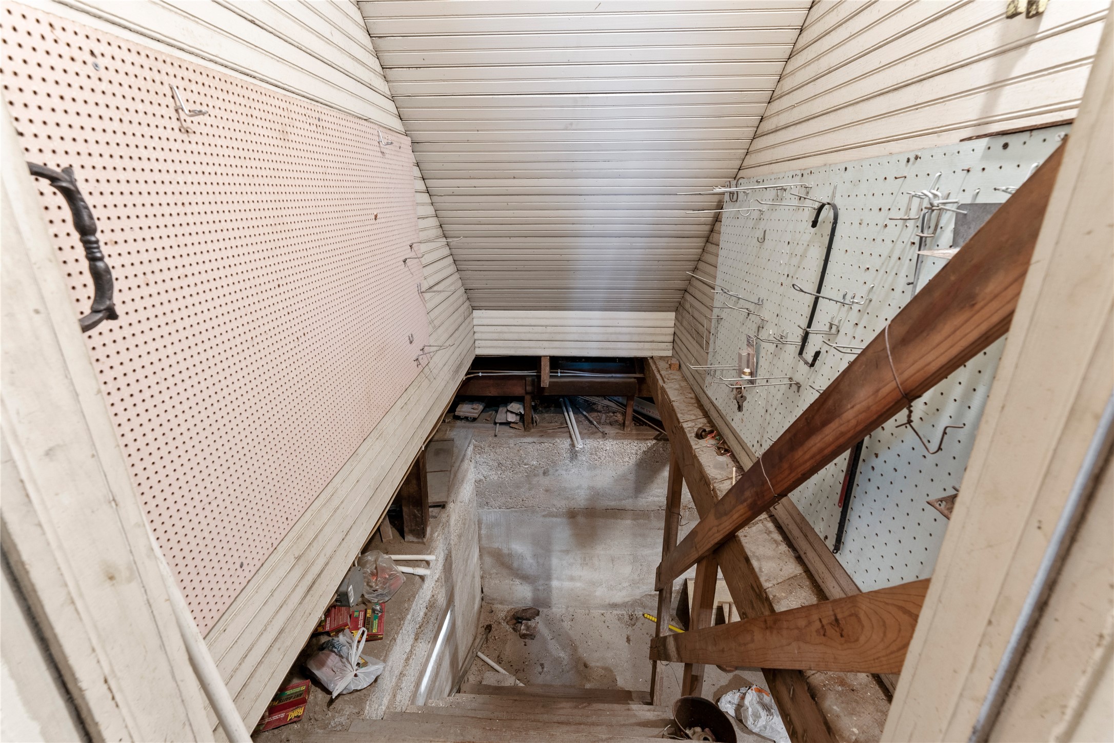 501 East 6th Street Cameron, TX 76520 - Photo 39 of 39 View of stairs