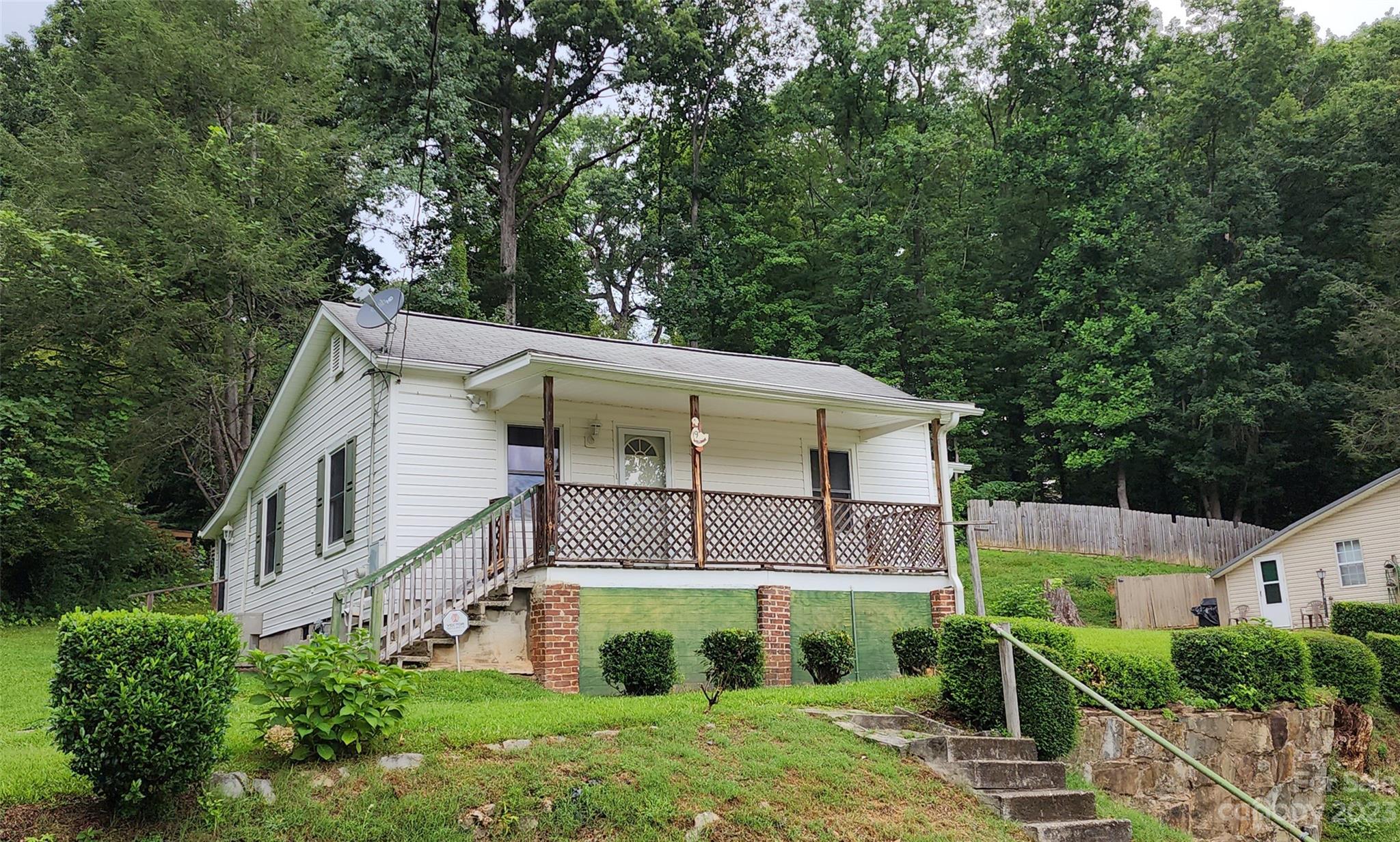 19 Rector Street Tryon, NC 28782 - Photo 5 of 26 front view of a house with a yard