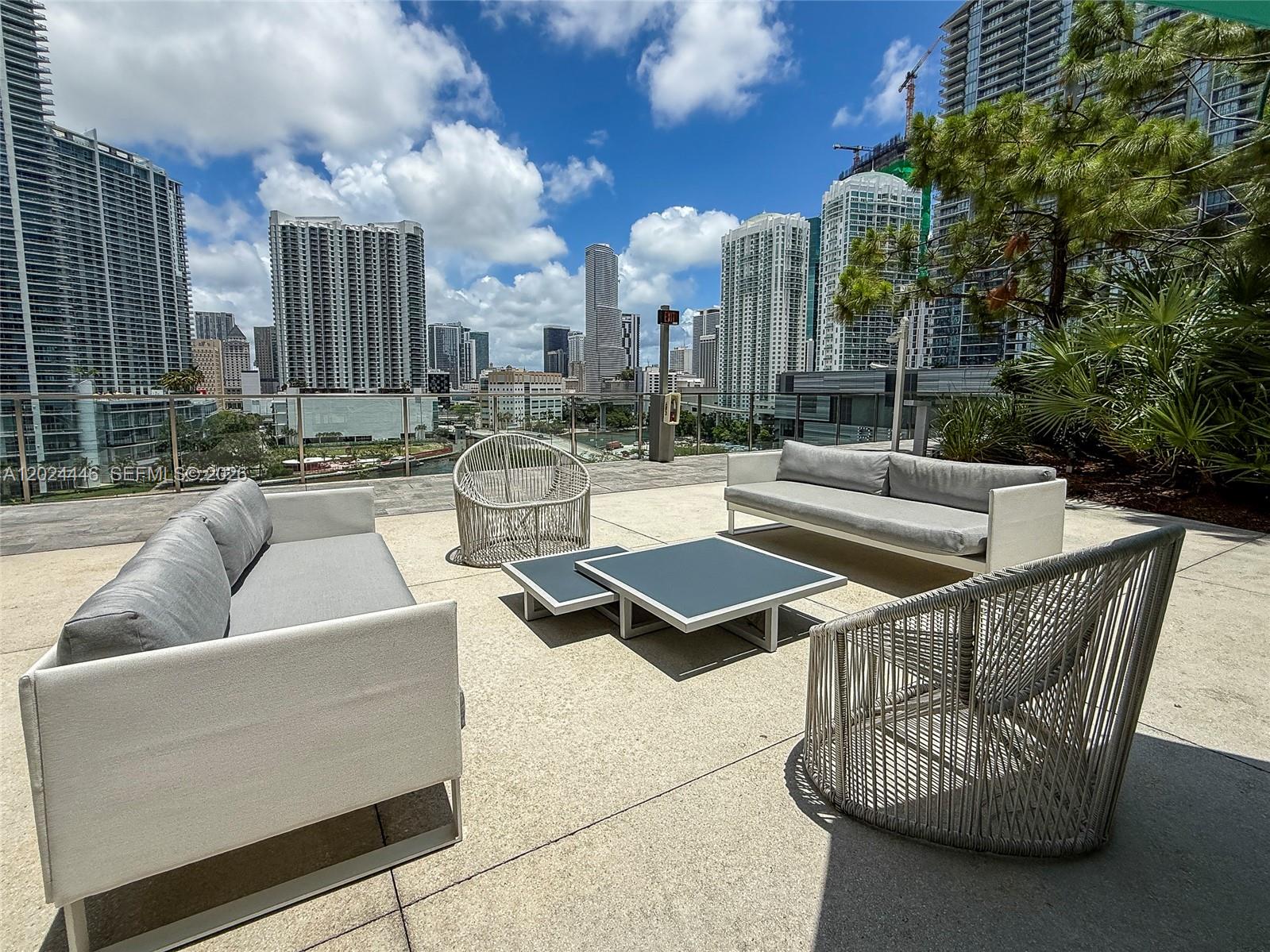 88 Southwest 7th Street, Unit 2008 Miami, FL 33130 - Photo 38 of 47
