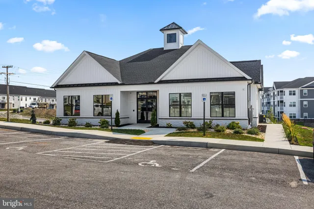 $1,525 | 1001 Admiral Lane, Unit 9, Hanover, PA 17331