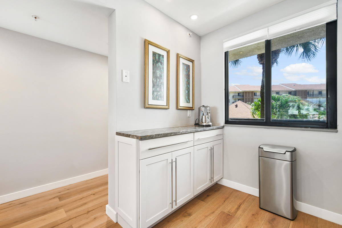 2301 Marina Isle Way, Unit 202 Jupiter, FL 33477 - Photo 12 of 37 Kitchen