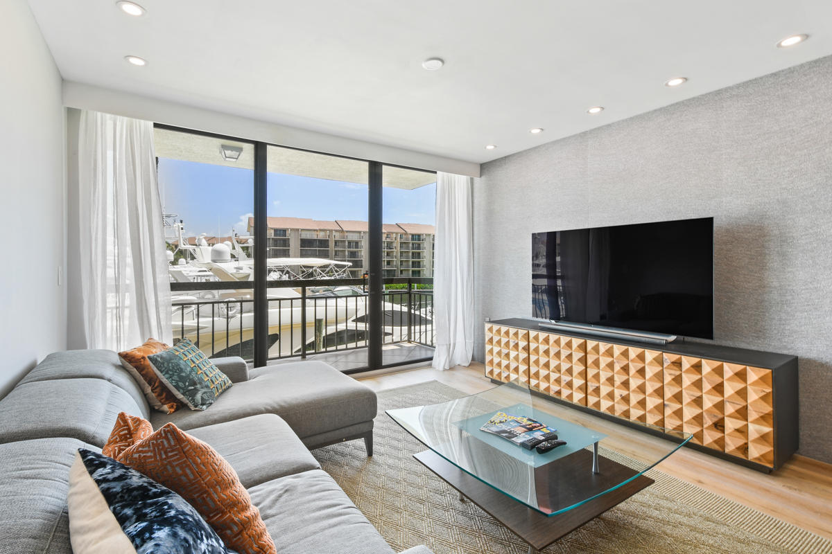 2301 Marina Isle Way, Unit 202 Jupiter, FL 33477 - Photo 22 of 37 Living Area