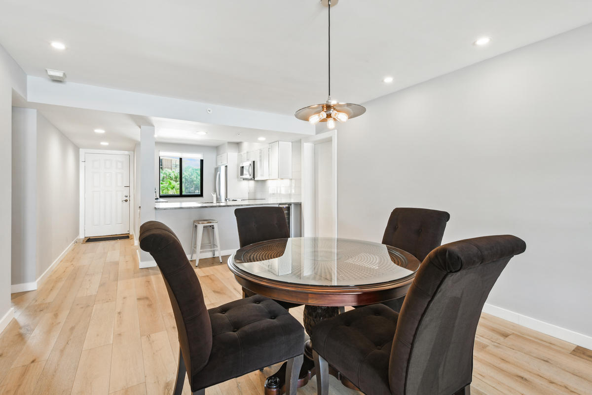 2301 Marina Isle Way, Unit 202 Jupiter, FL 33477 - Photo 27 of 37 Dining Area