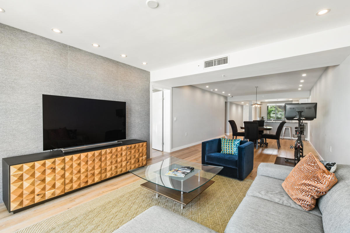 2301 Marina Isle Way, Unit 202 Jupiter, FL 33477 - Photo 31 of 37 Living Area