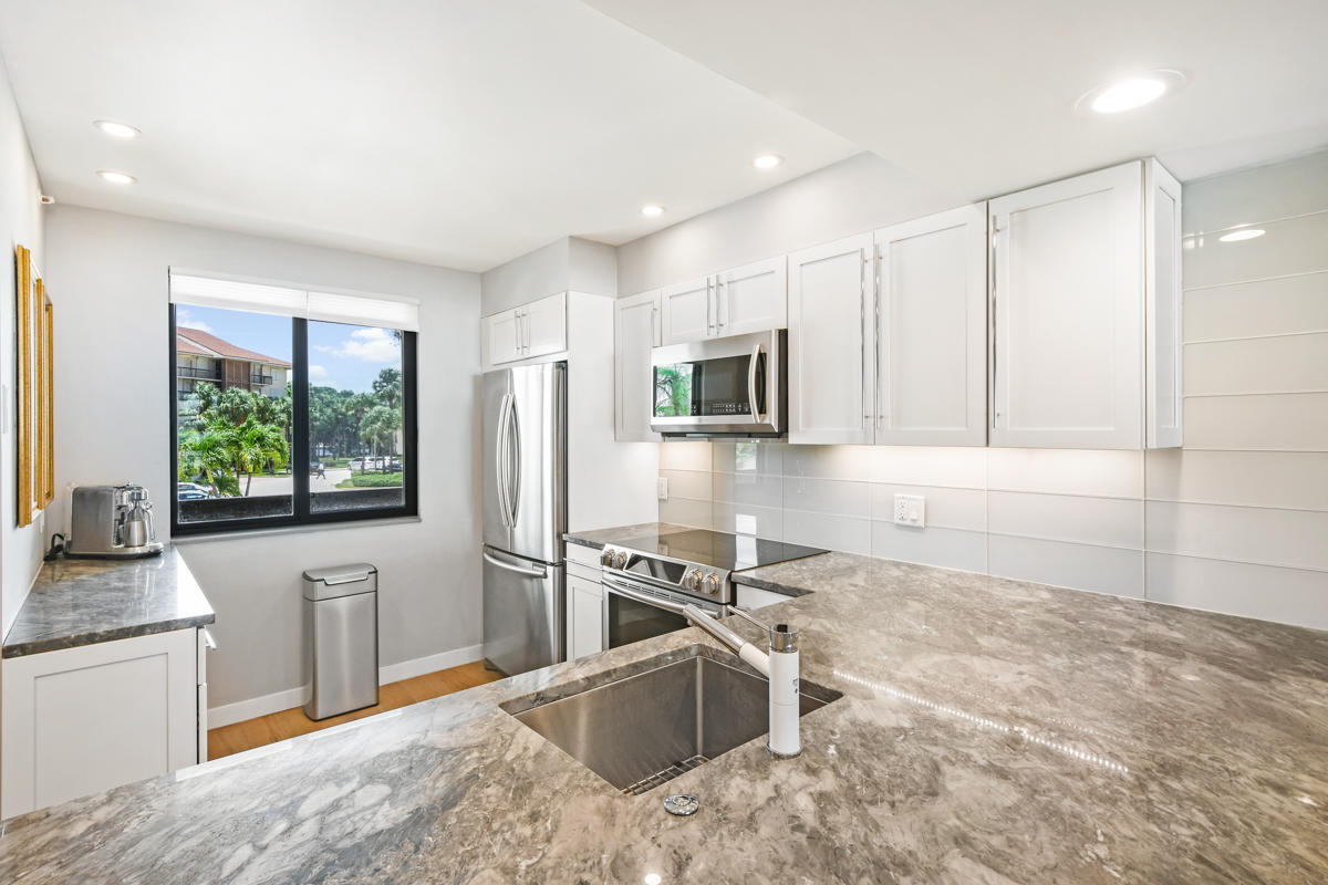 2301 Marina Isle Way, Unit 202 Jupiter, FL 33477 - Photo 8 of 37 Kitchen
