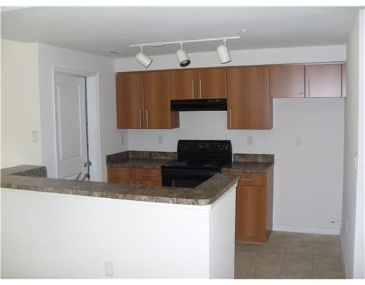 5840 West Sample Road, Unit 3023 Coral Springs, FL 33067 - Photo 4 of 14 Kitchen