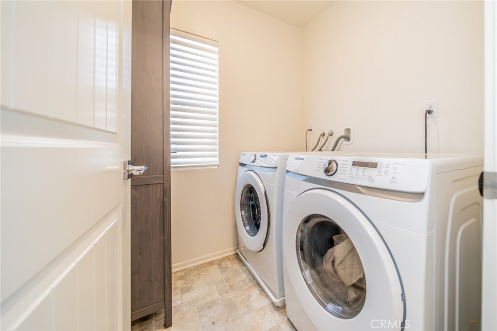 1810 Parkplace Lane Riverside, CA 92501 - Photo 21 of 52 a utility room with dryer and washer