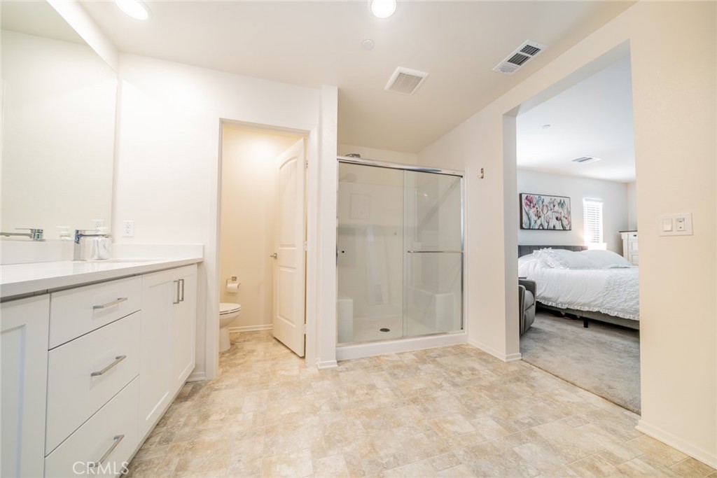 1810 Parkplace Lane Riverside, CA 92501 - Photo 30 of 52 a spacious bathroom with a double vanity sink and mirror