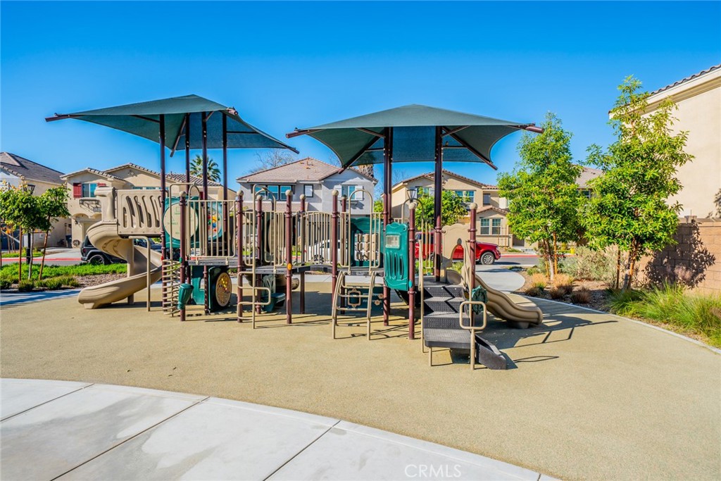 1810 Parkplace Lane Riverside, CA 92501 - Photo 51 of 52 a view of chairs and tables in the patio