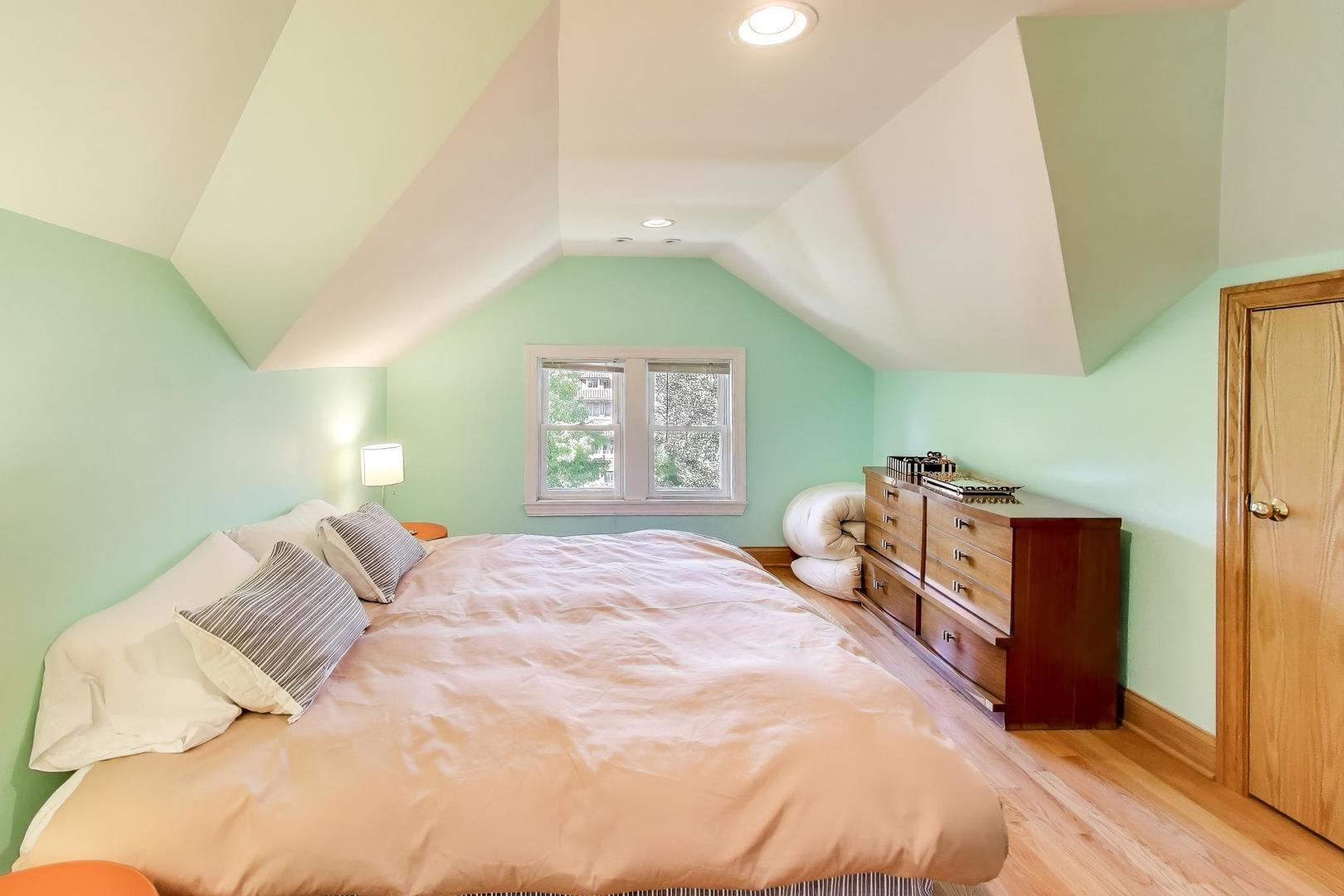 823 Jackson Avenue River Forest, IL 60305 - Photo 36 of 60 a bedroom with a bed and a large window