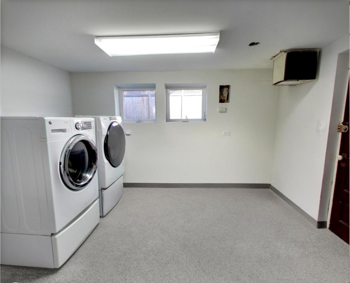 823 Jackson Avenue River Forest, IL 60305 - Photo 45 of 60 a utility room with dryer and washer