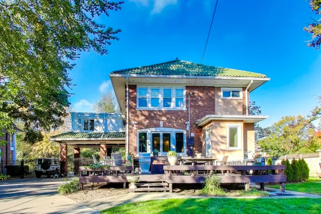 a view of a back yard of the house