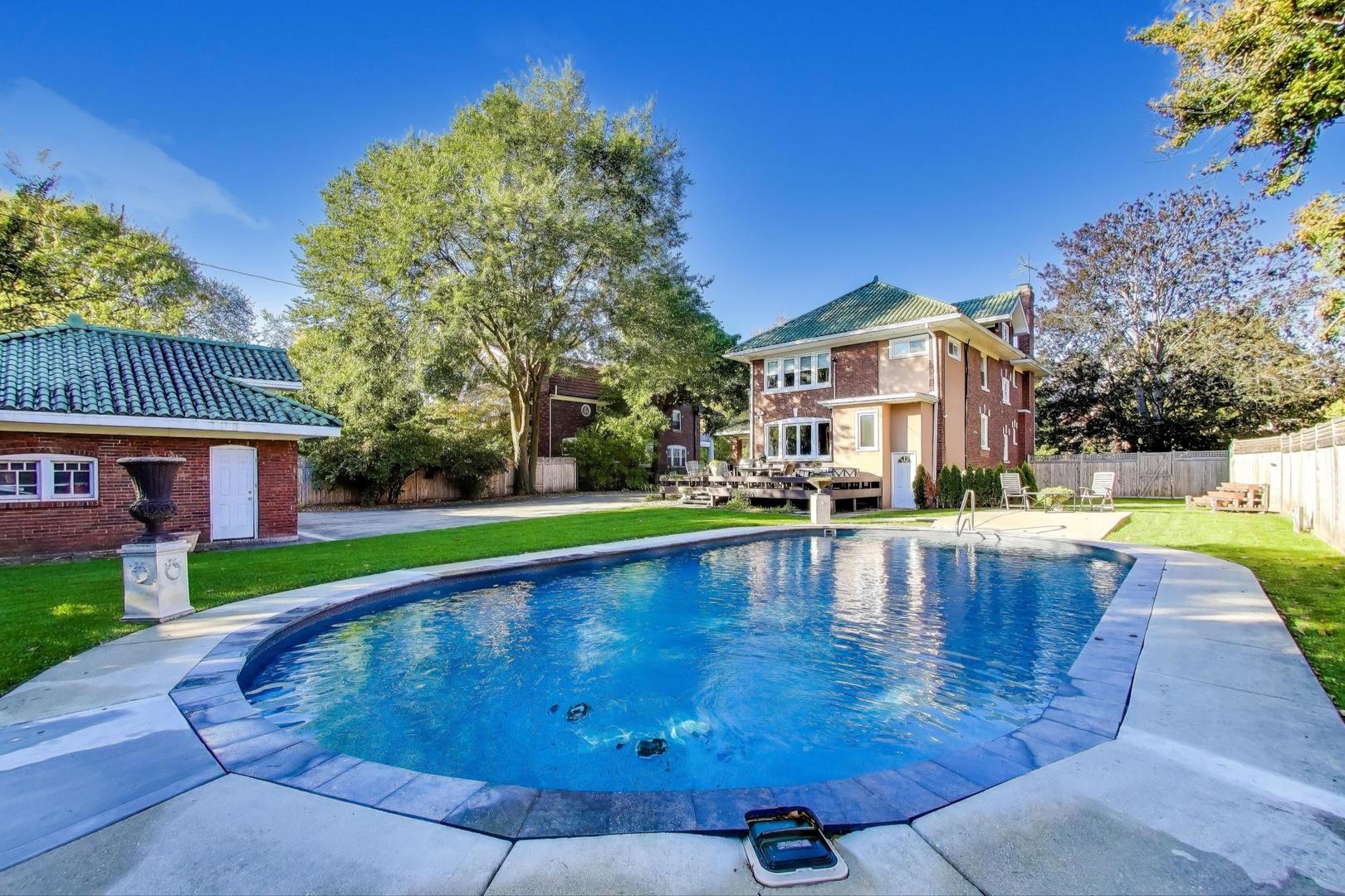 823 Jackson Avenue River Forest, IL 60305 - Photo 52 of 60 a view of a house with swimming pool