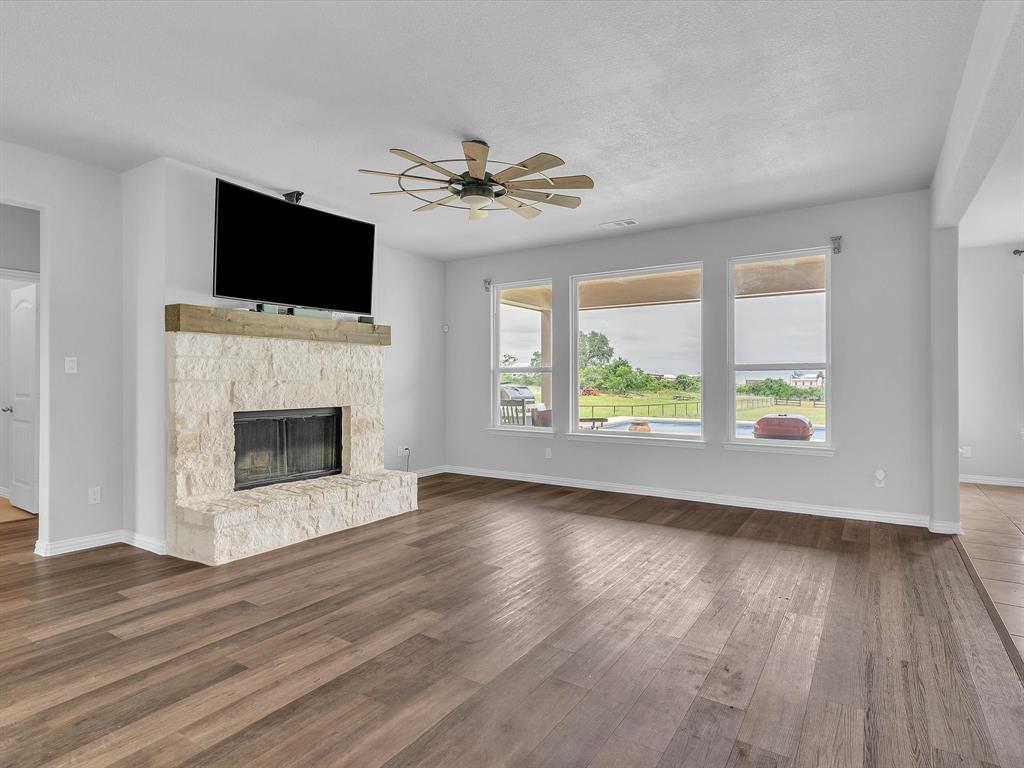 1013 Northern Oaks Court Springtown, TX 76082 - Photo 7 of 25