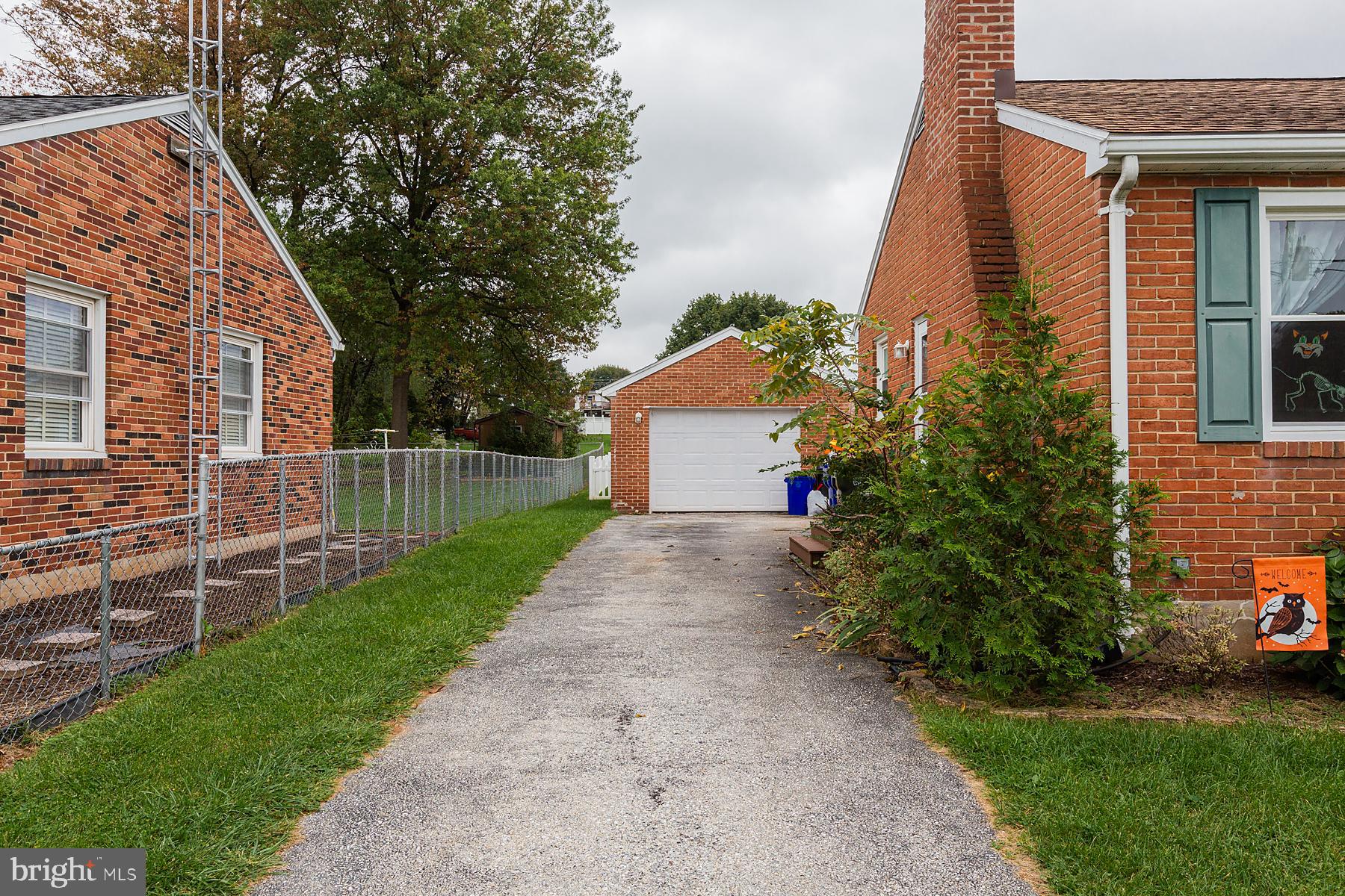 2268 Linden Road York, PA 17408 - Photo 4 of 54