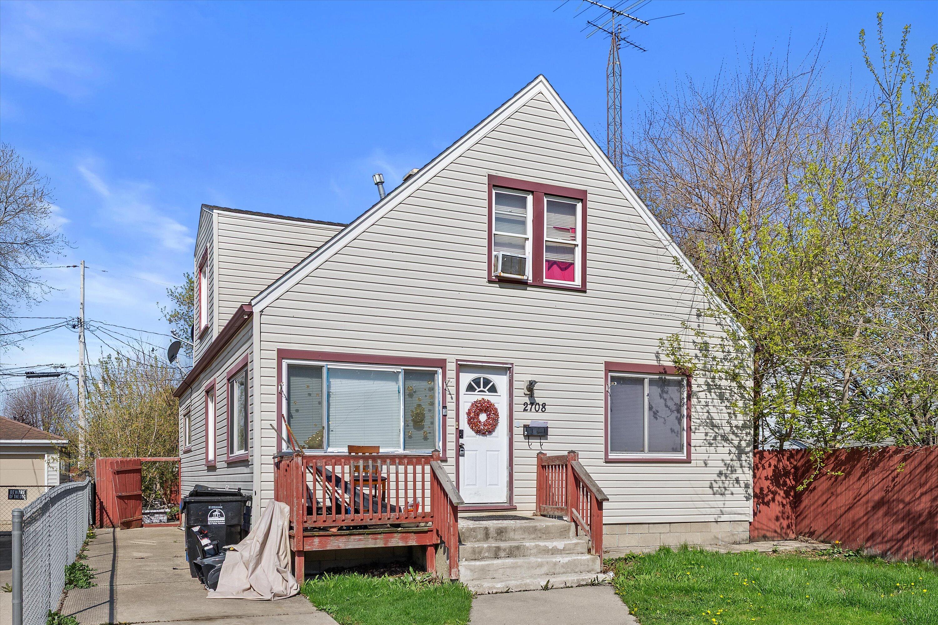 2708 Drexel Avenue Racine, WI 53403 - Photo 2 of 17 15-KCM0-82