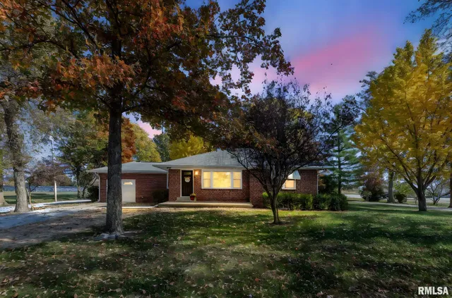 $179,900 | 503 Airport Road, Centralia, IL 62801