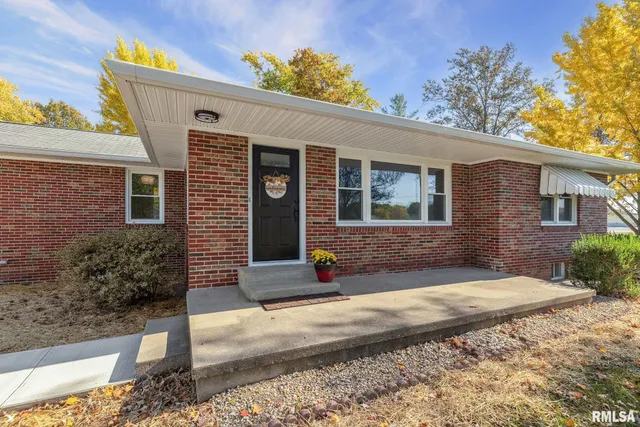 $179,900 | 503 Airport Road, Centralia, IL 62801