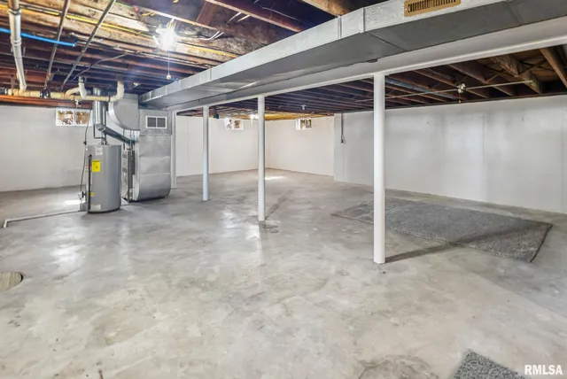 $179,900 | 503 Airport Road, Centralia, IL 62801