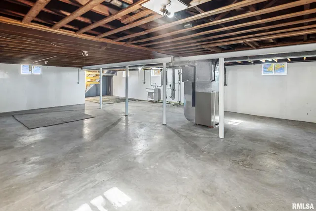 $179,900 | 503 Airport Road, Centralia, IL 62801