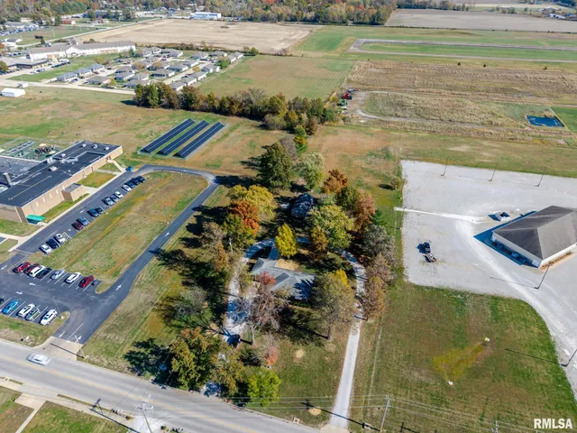 $179,900 | 503 Airport Road, Centralia, IL 62801