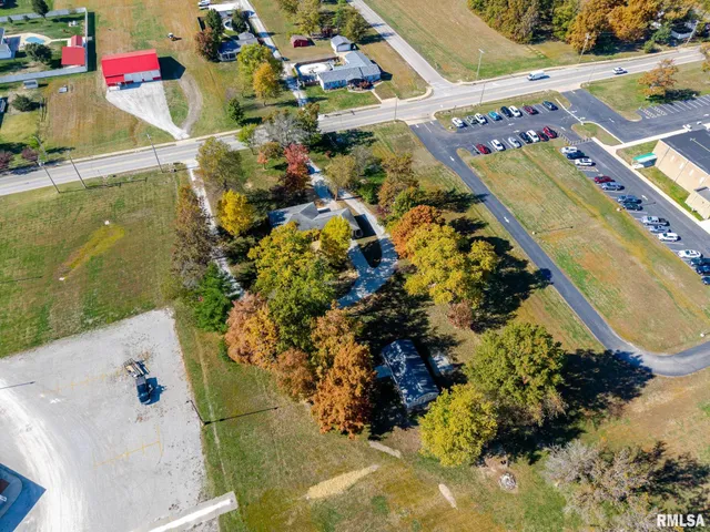 $179,900 | 503 Airport Road, Centralia, IL 62801
