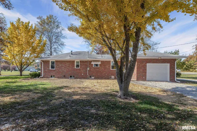 $179,900 | 503 Airport Road, Centralia, IL 62801