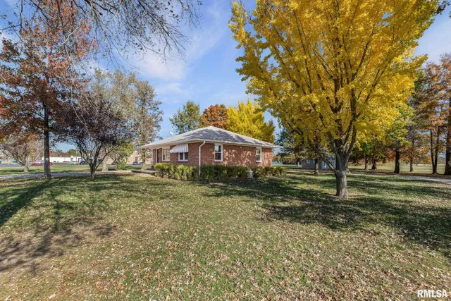 $179,900 | 503 Airport Road, Centralia, IL 62801