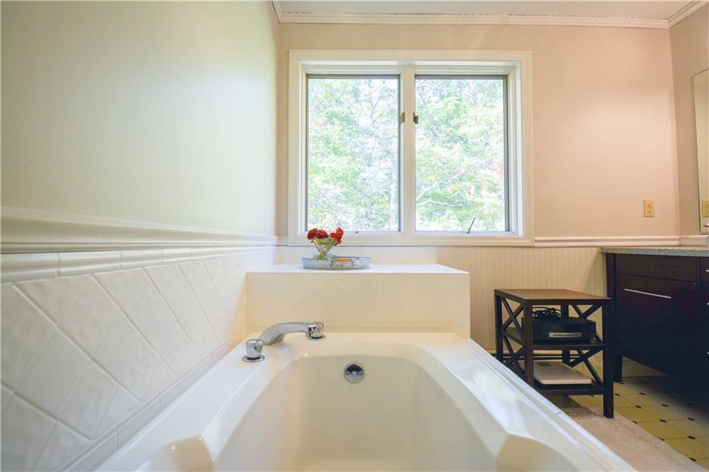 48 Stonewall Road Harpswell, ME 04079 - Photo 27 of 34 Extra long soaking tub with a view!