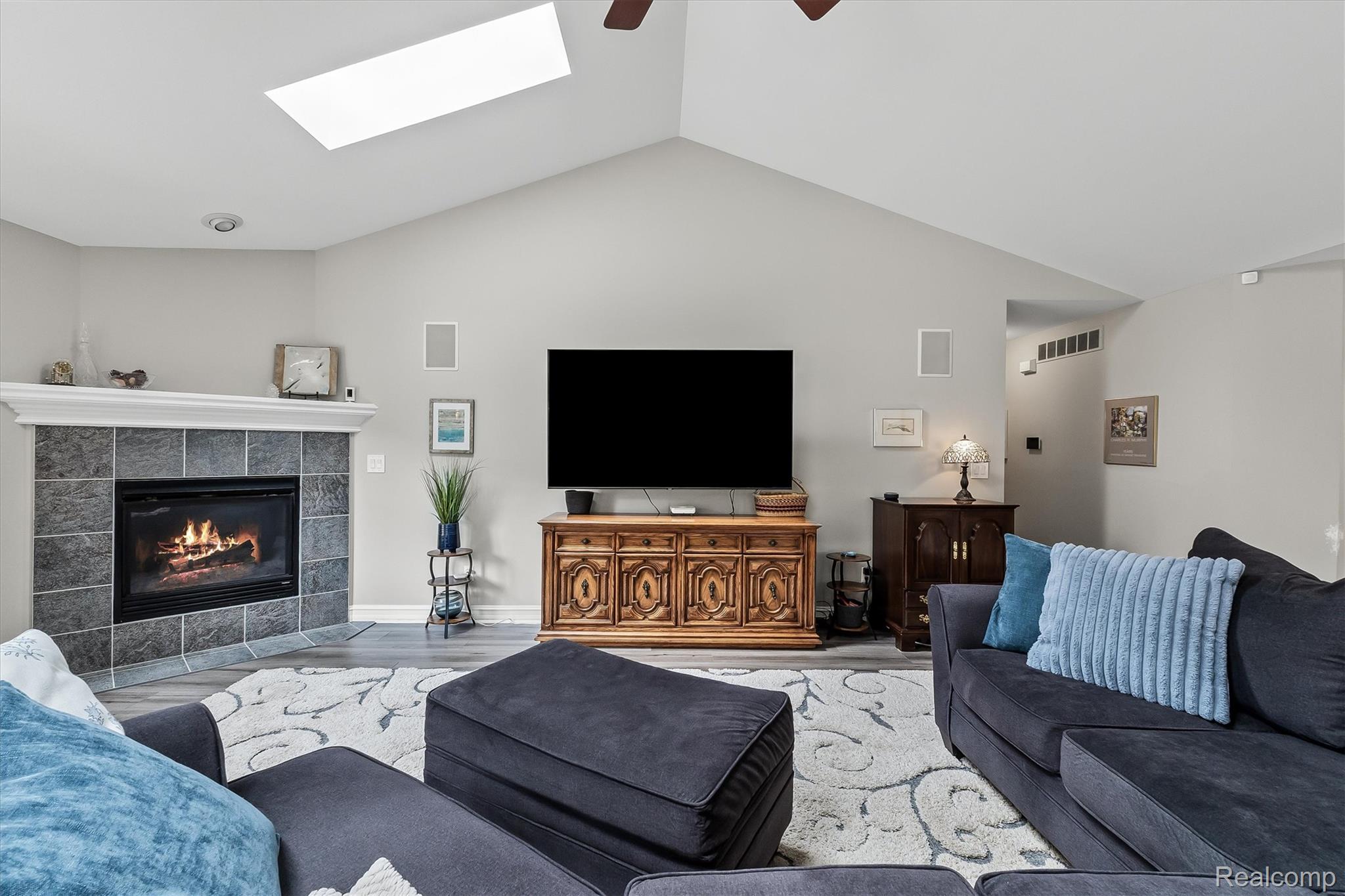 22702 Brantingham Road Macomb, MI 48044 - Photo 6 of 30 LIVING ROOM