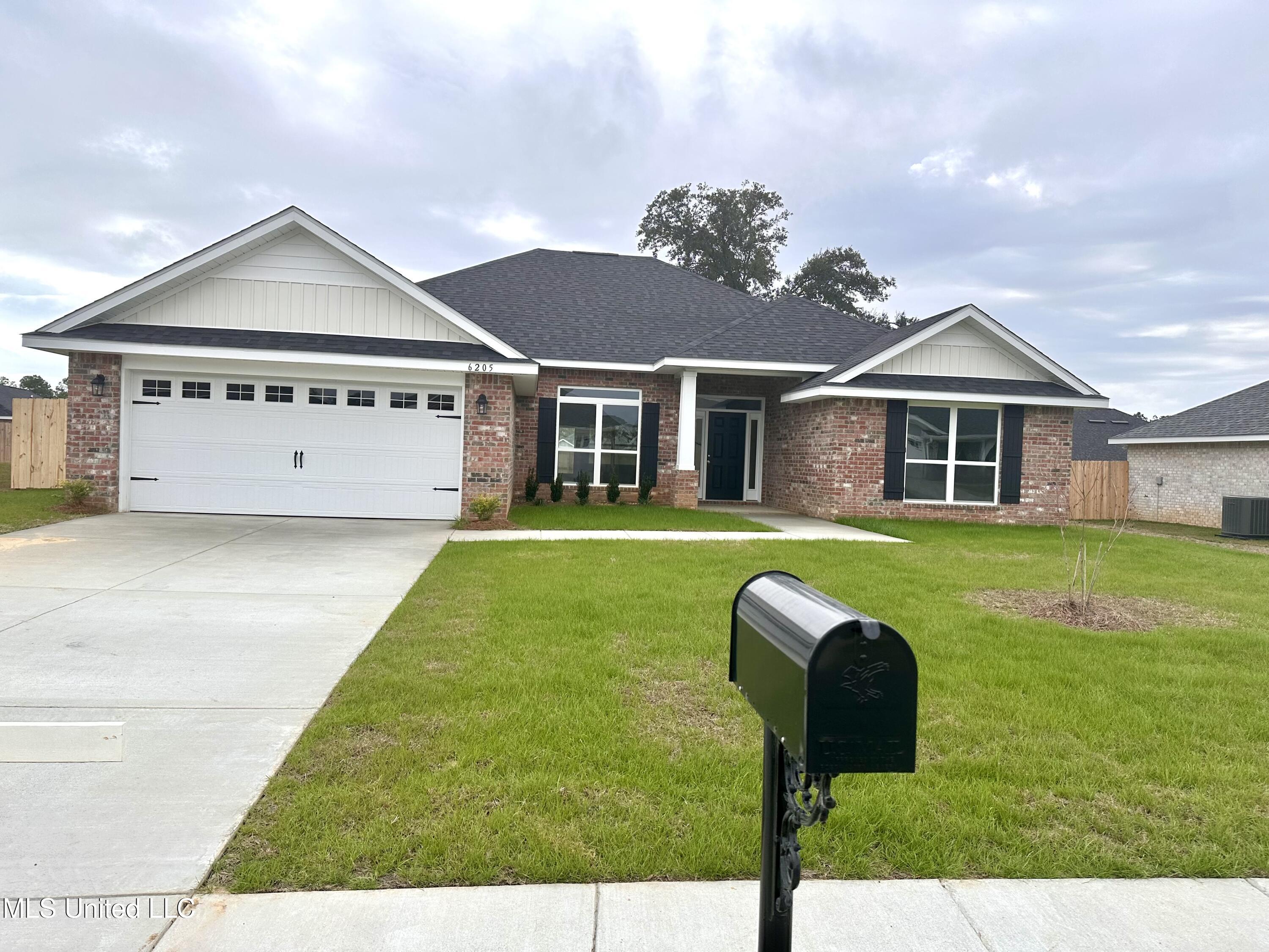 6205 Diamond Lane Biloxi, MS 39532 - Photo 2 of 24 IMG_4835