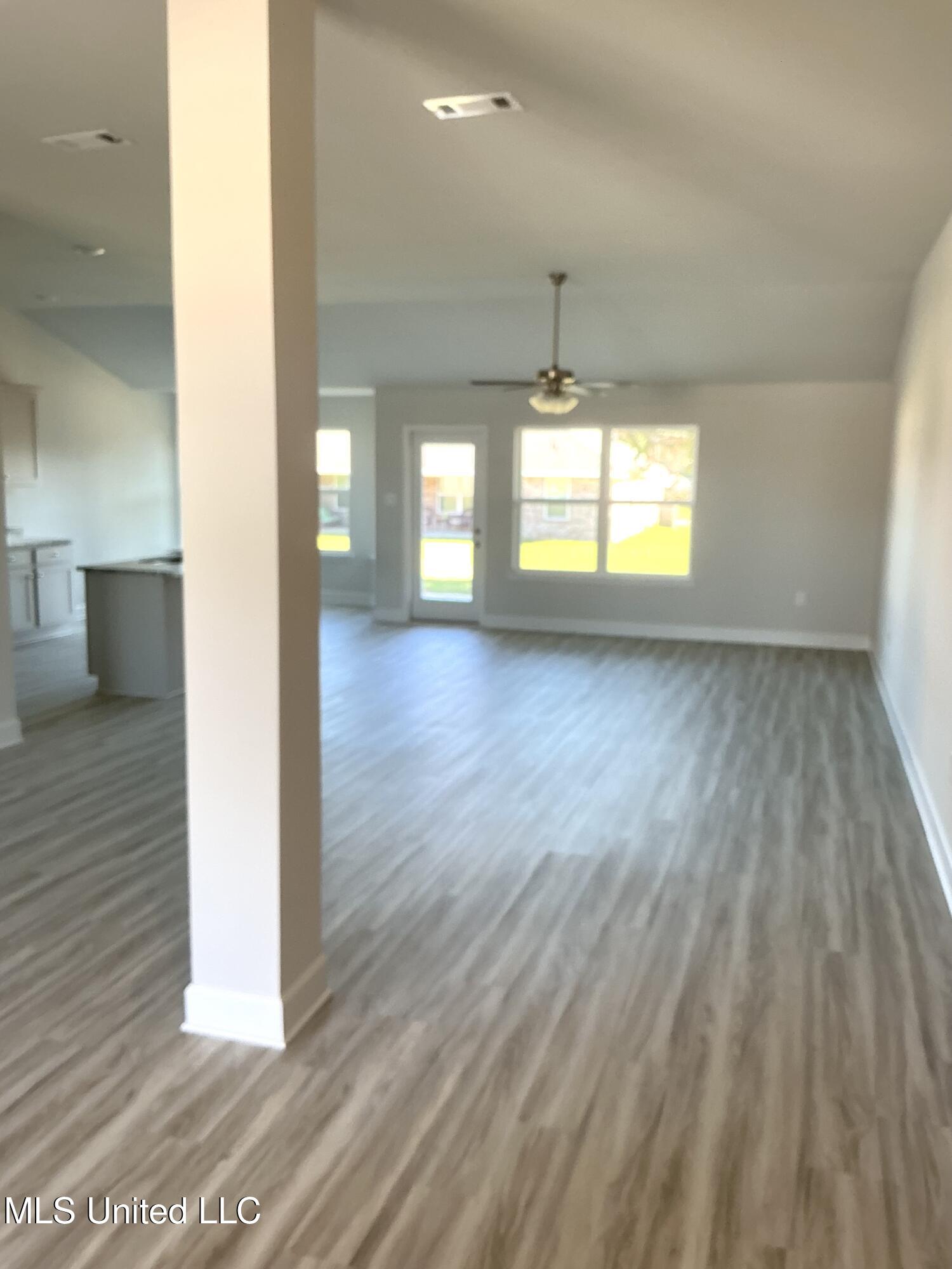 6205 Diamond Lane Biloxi, MS 39532 - Photo 5 of 40 IMG_0055