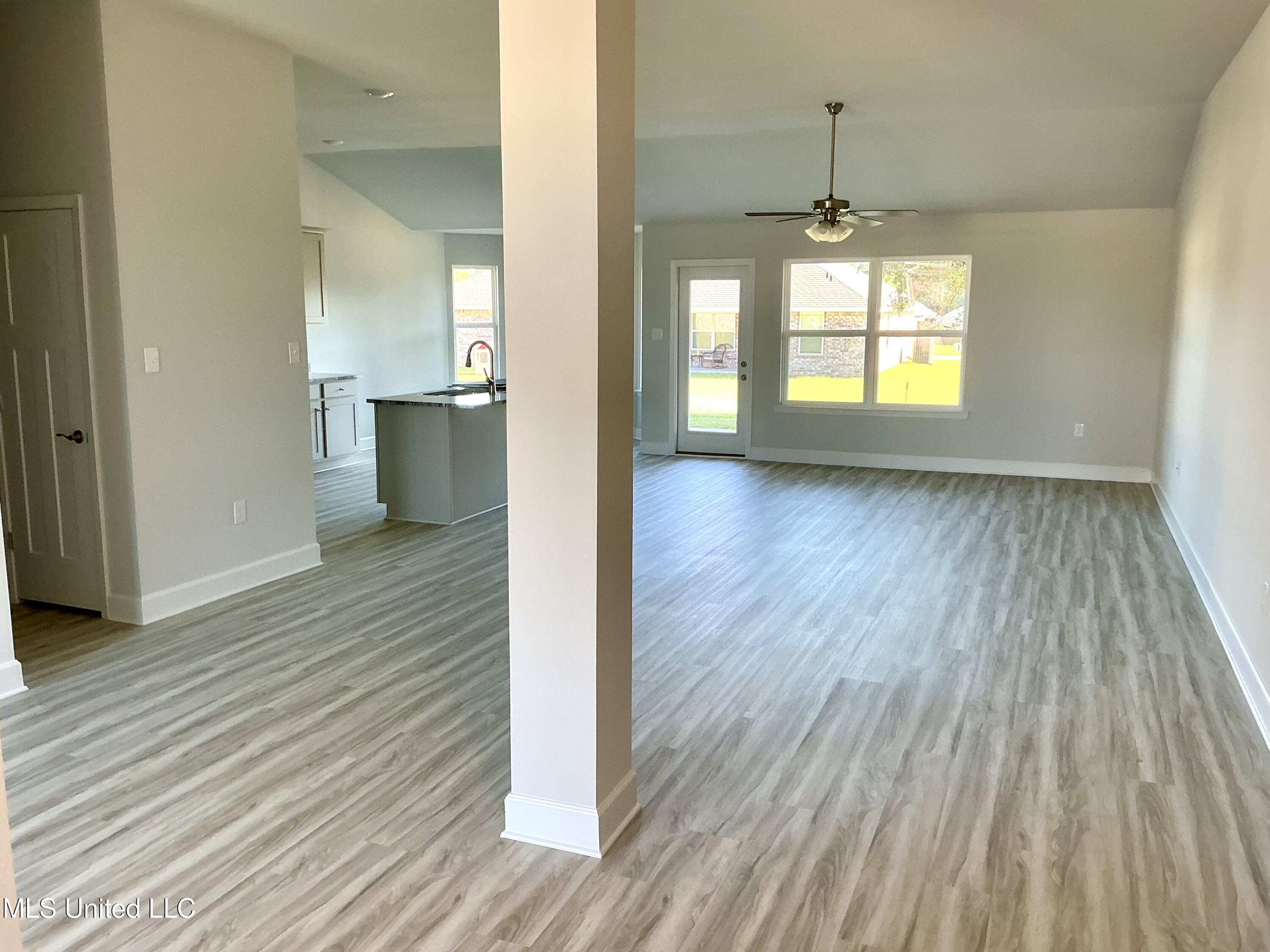 6205 Diamond Lane Biloxi, MS 39532 - Photo 5 of 32 IMG_0054