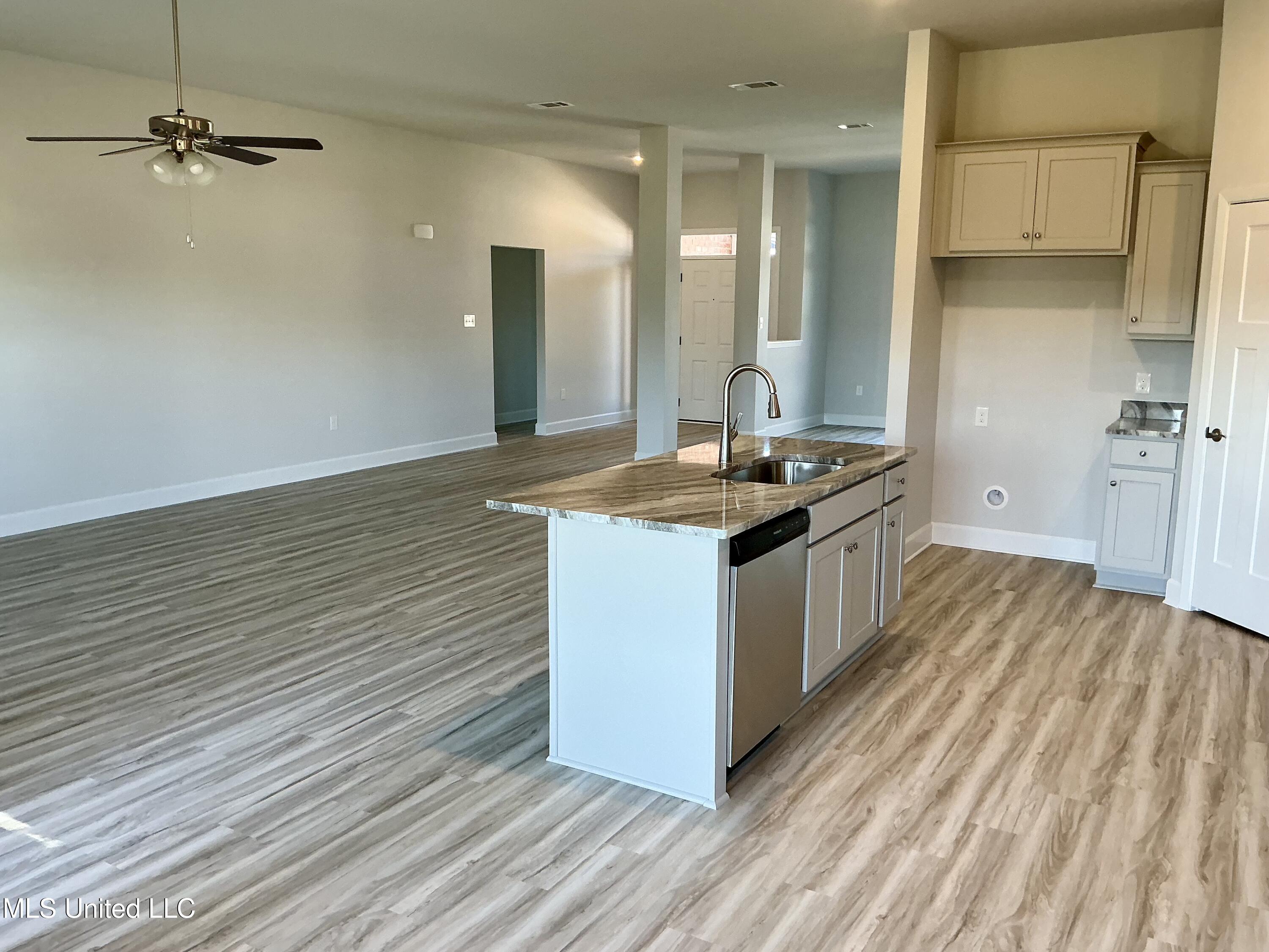 6205 Diamond Lane Biloxi, MS 39532 - Photo 7 of 40 IMG_0056