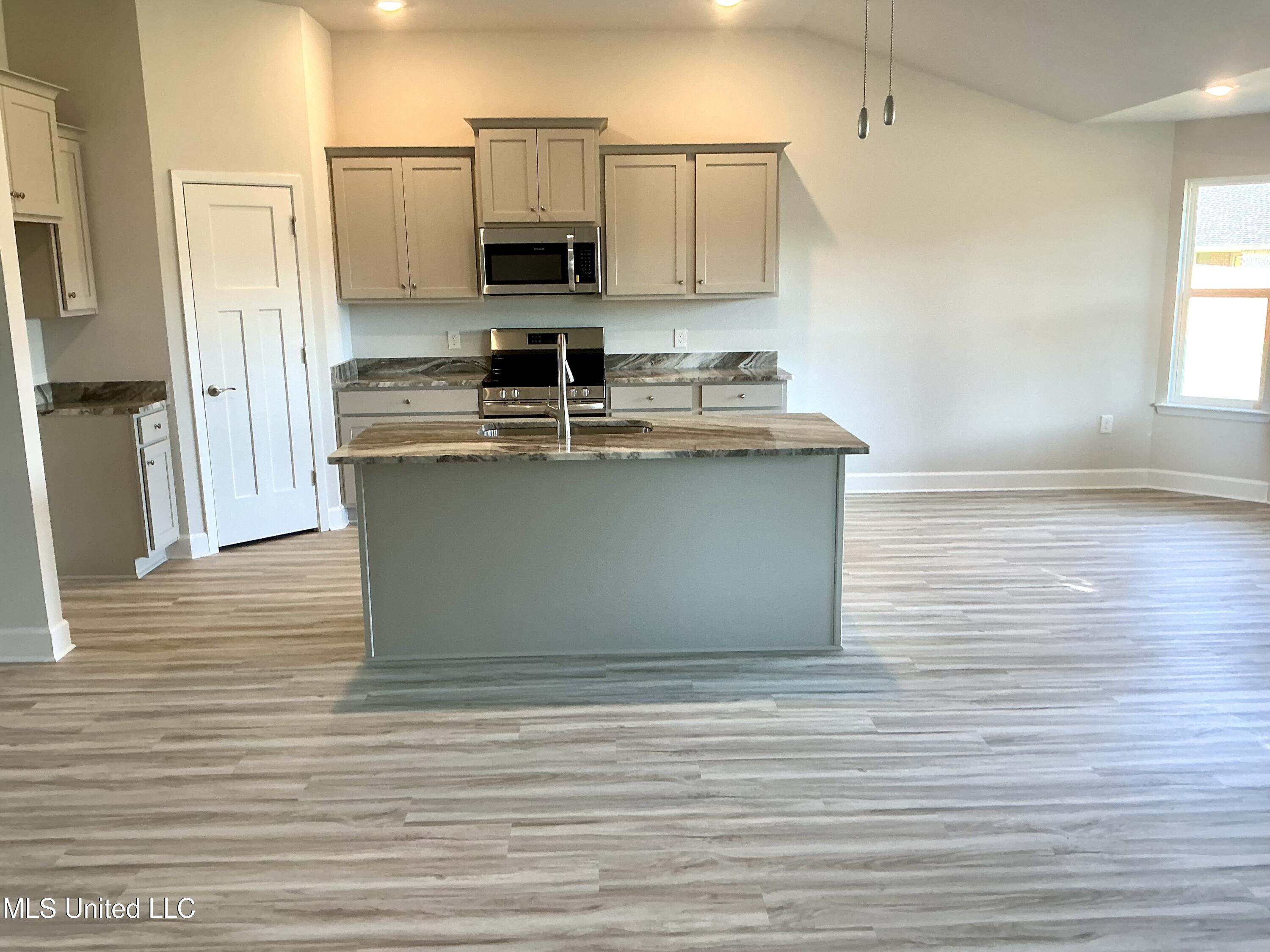 6205 Diamond Lane Biloxi, MS 39532 - Photo 8 of 24 IMG_0059