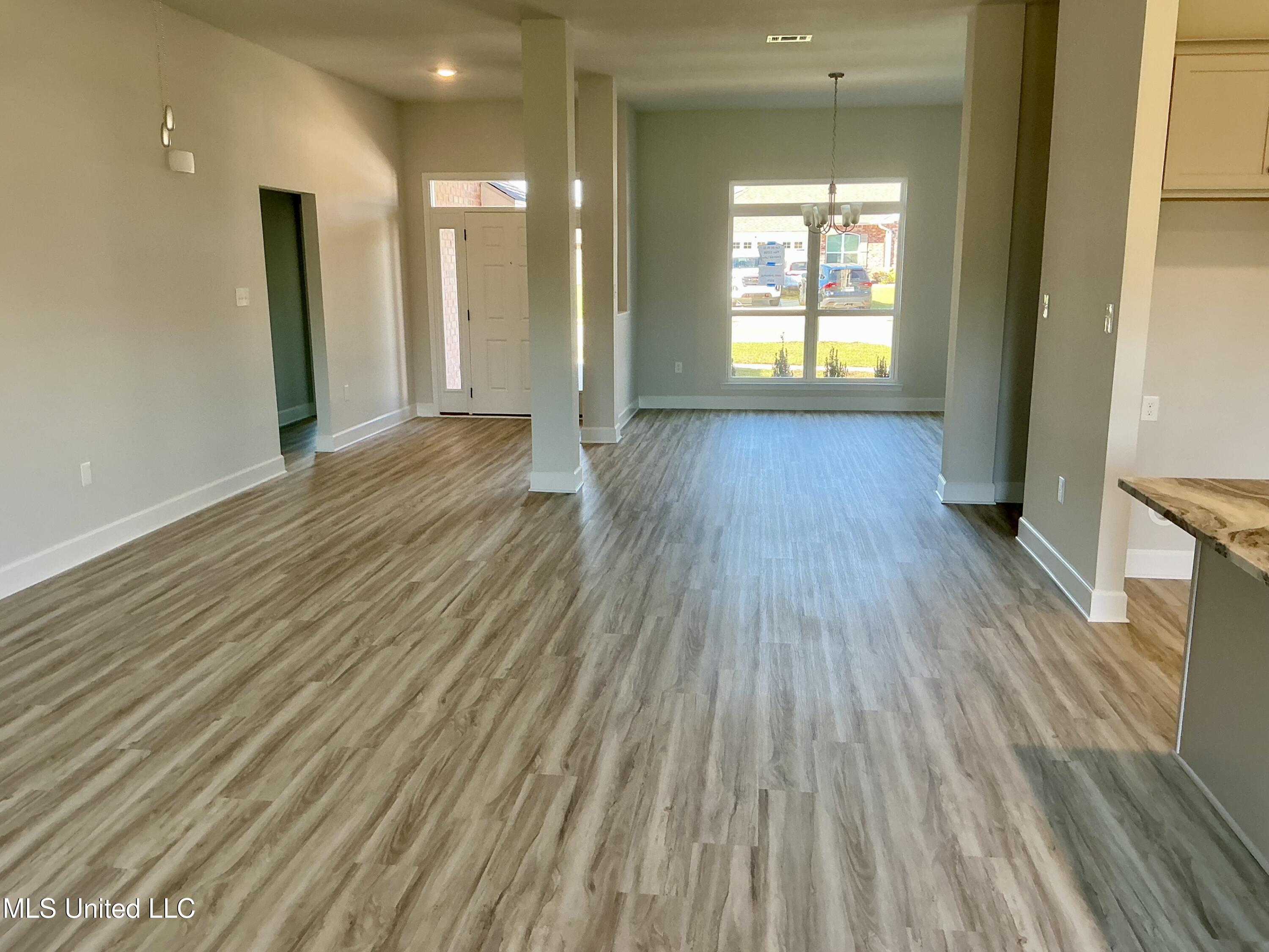 6205 Diamond Lane Biloxi, MS 39532 - Photo 8 of 40 IMG_0057