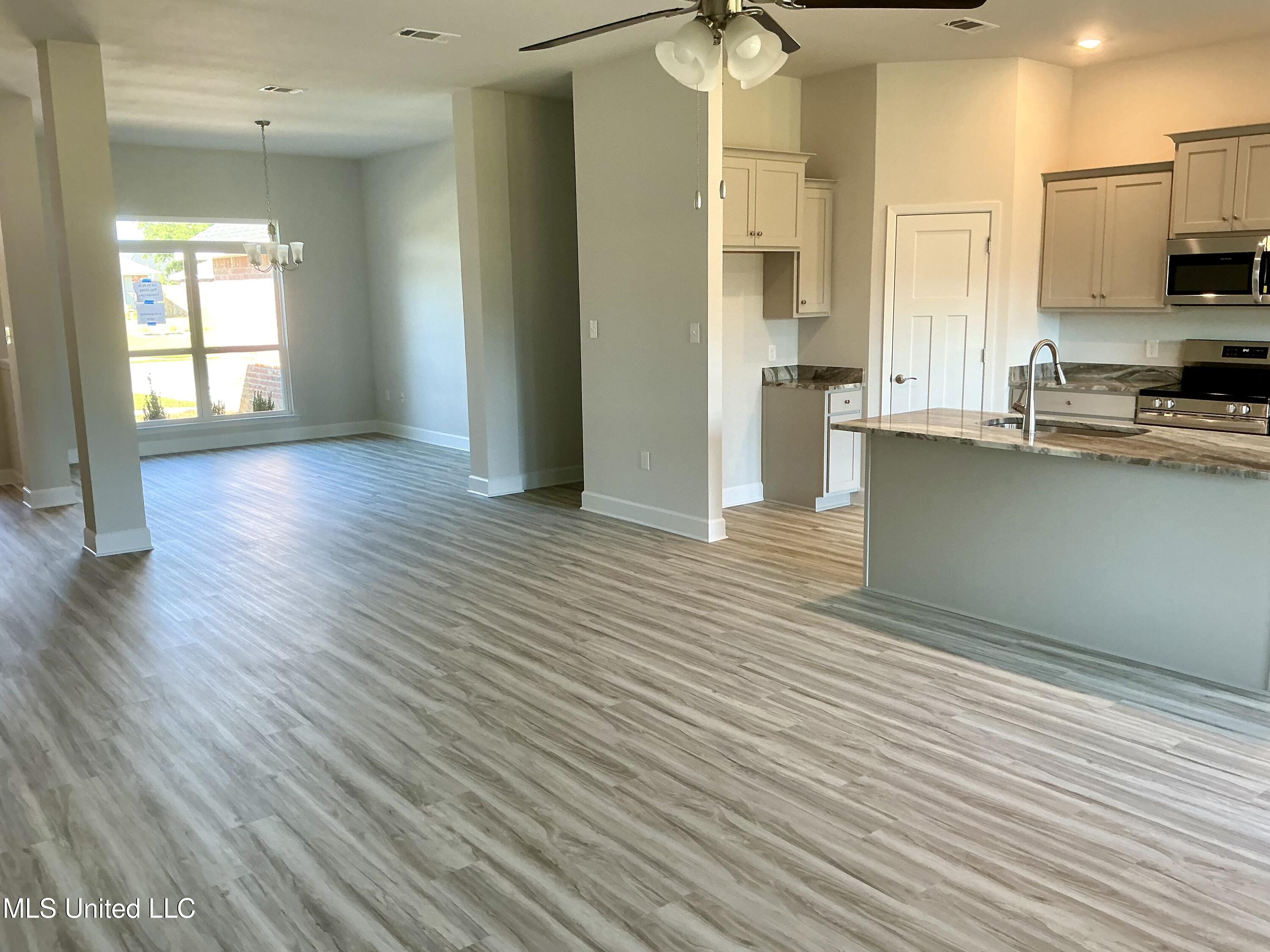 6205 Diamond Lane Biloxi, MS 39532 - Photo 9 of 40 IMG_0058