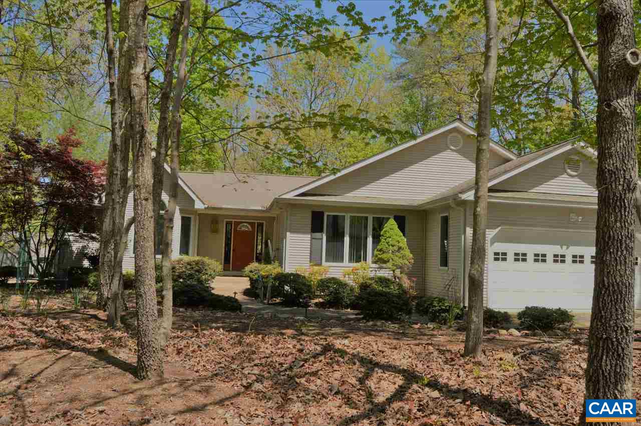 17 Oak Grove Road Palmyra, VA 22963 - Photo 3 of 24 a front view of a house with garden