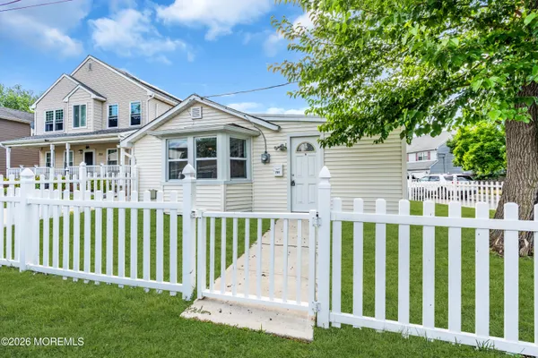 $375,000 | 701 Beachview Avenue, Union Beach, NJ 07735