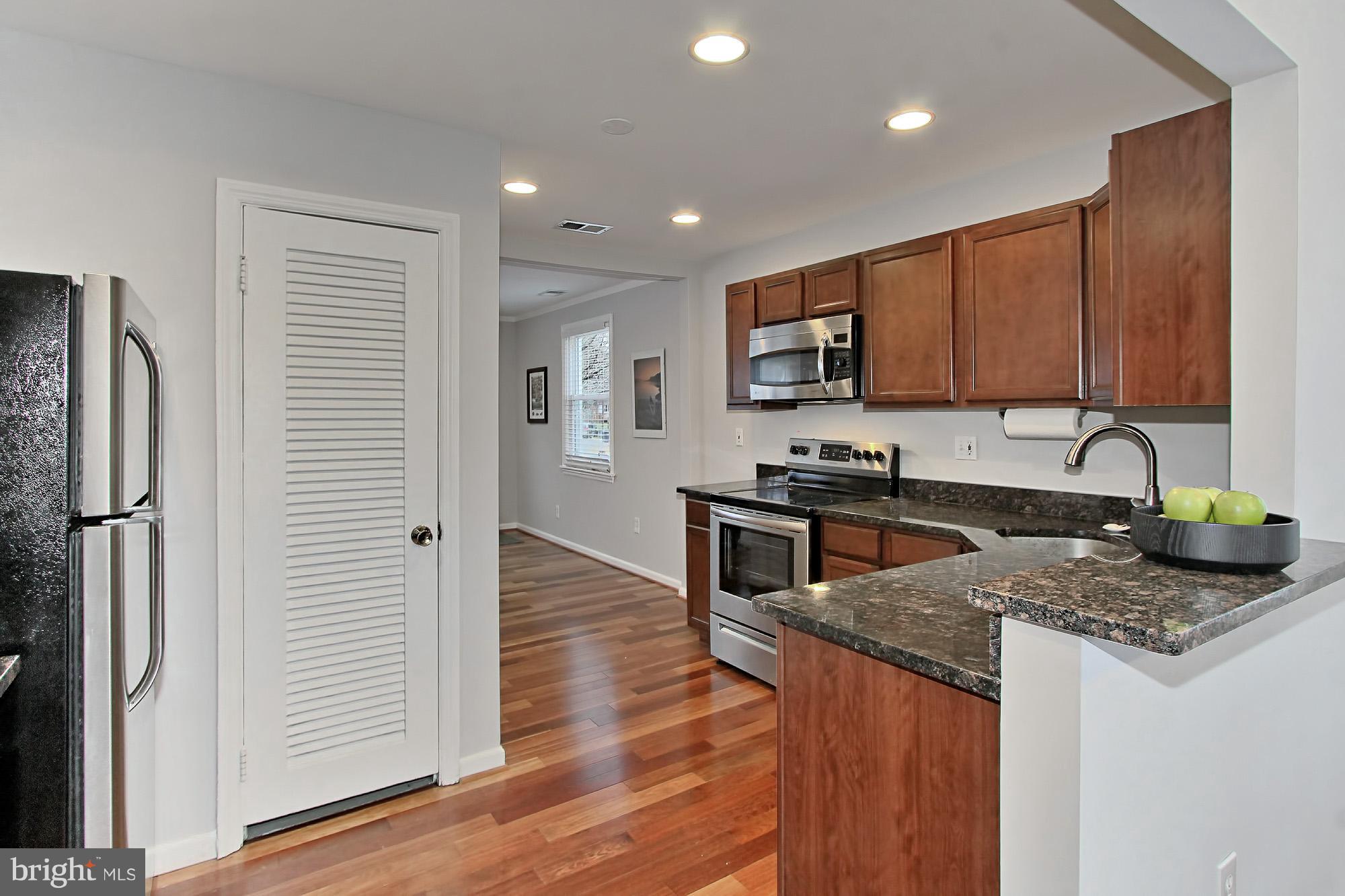 6734 Barrett Road Falls Church, VA 22042 - Photo 11 of 29 Kitchen