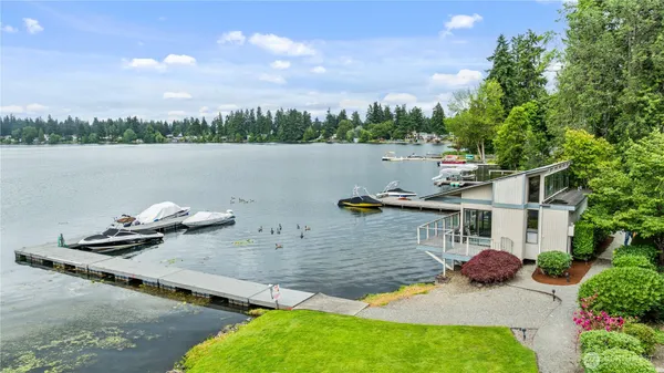 a view of a lake with house