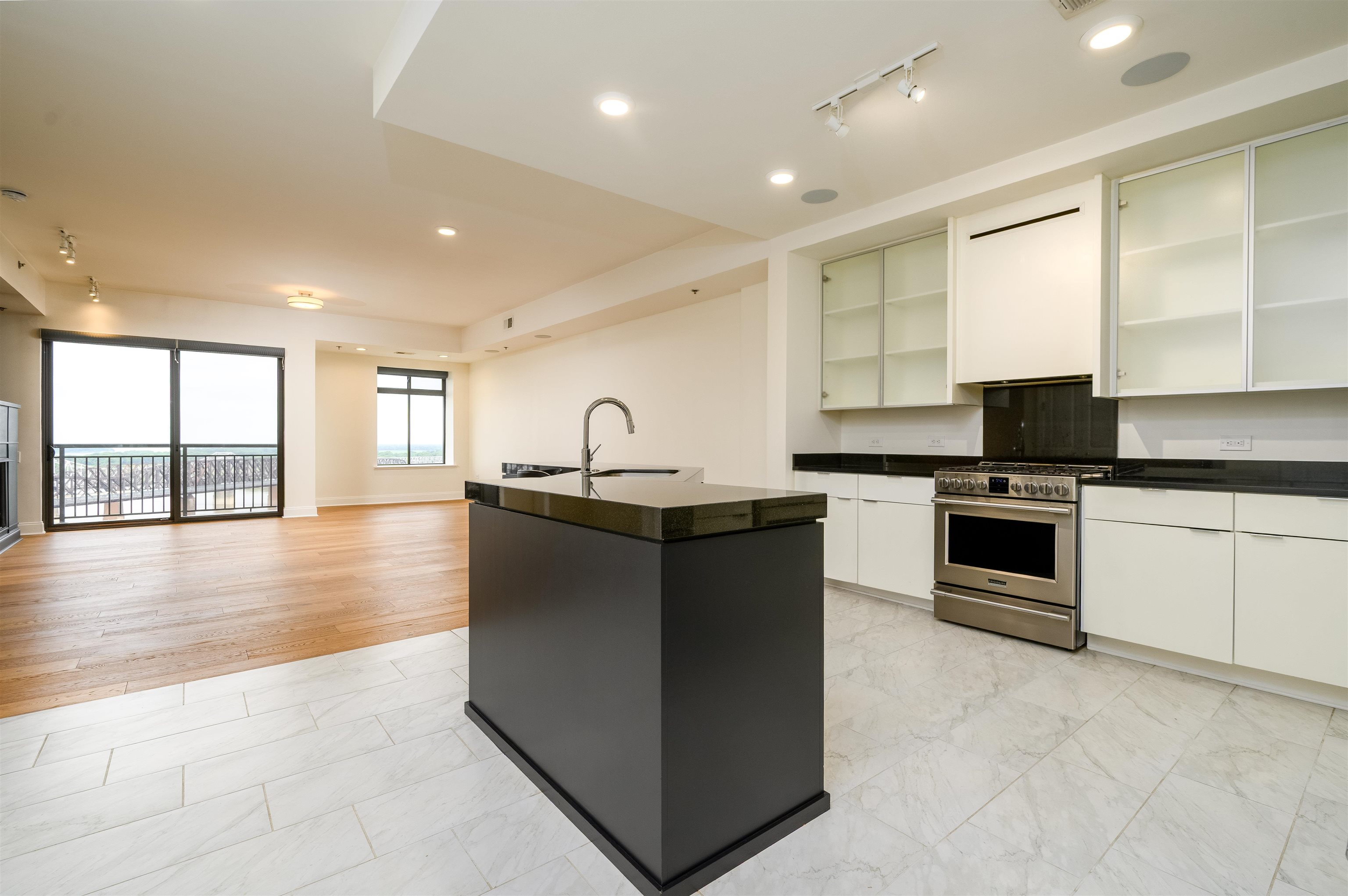 717 Riverside Drive, Unit 1505 Memphis, TN 38103 - Photo 2 of 40