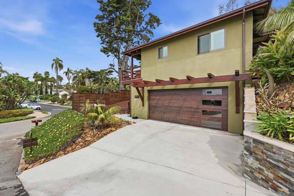 637 Sparta Drive, Unit A & B Encinitas, CA 92024 - Photo 53 of 58 a view of a backyard of the house