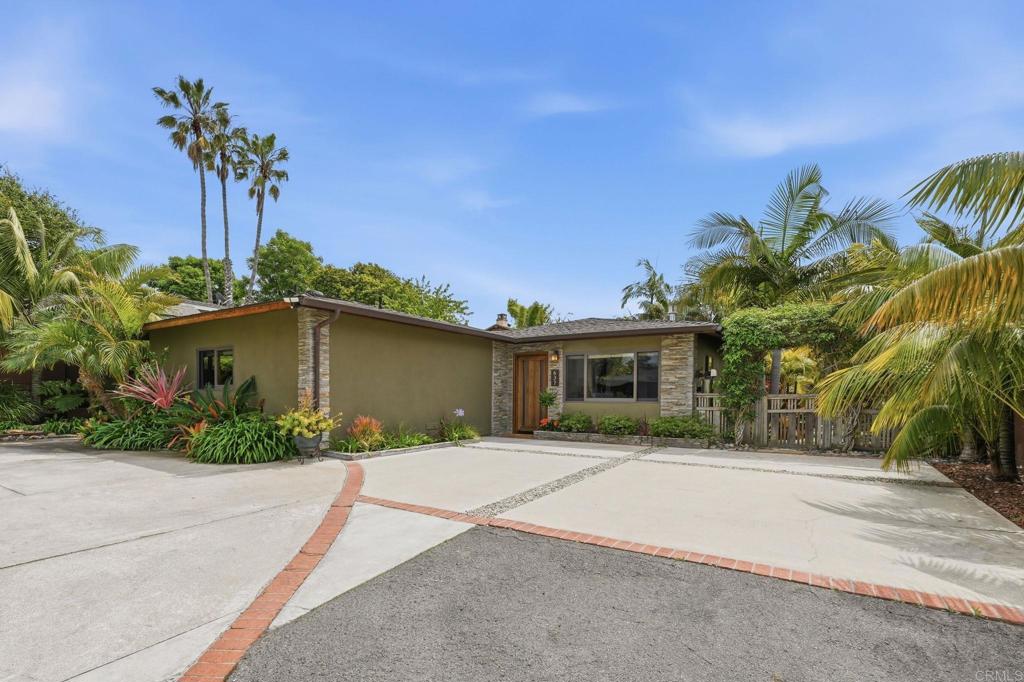 637 Sparta Drive, Unit A & B Encinitas, CA 92024 - Photo 56 of 58 a front view of a house with a yard and garage