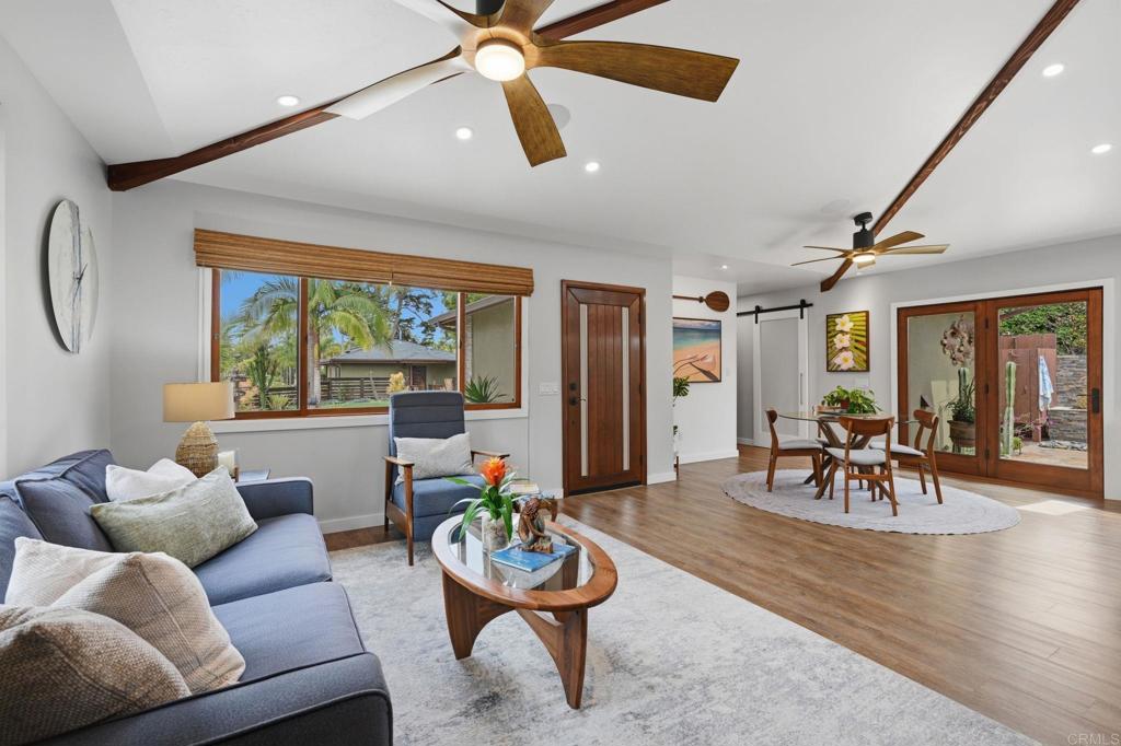 637 Sparta Drive, Unit A & B Encinitas, CA 92024 - Photo 6 of 58 Main House Living Room