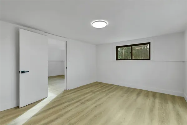 a house that is sitting in the middle of the forest