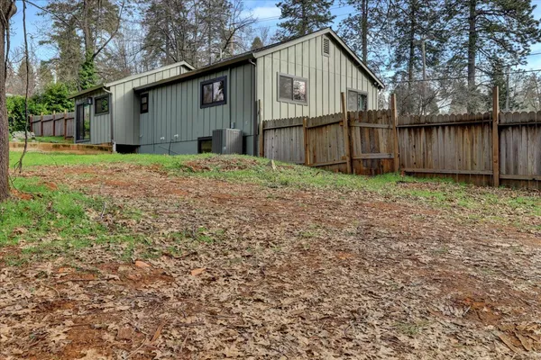 a house view with backyard space