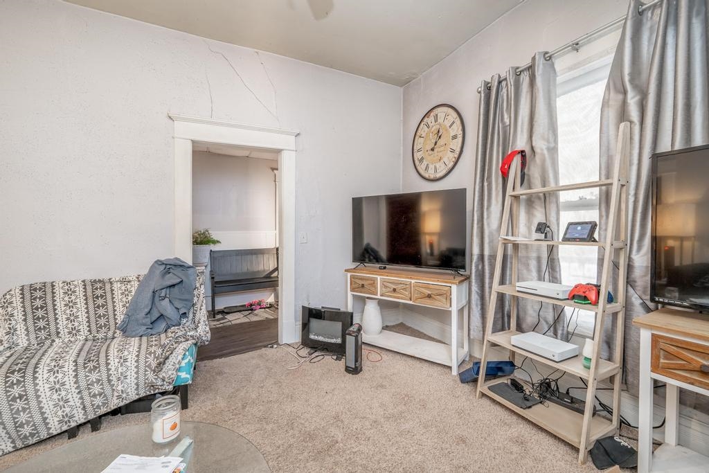 517 South Elizabeth Street Wichita, KS 67213 - Photo 9 of 36